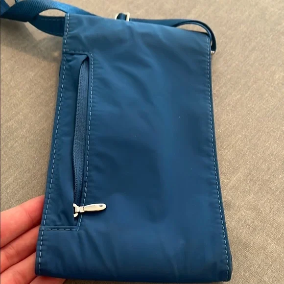 Athleta Nylon Crossbody phone Bag - Picture 10 of 13